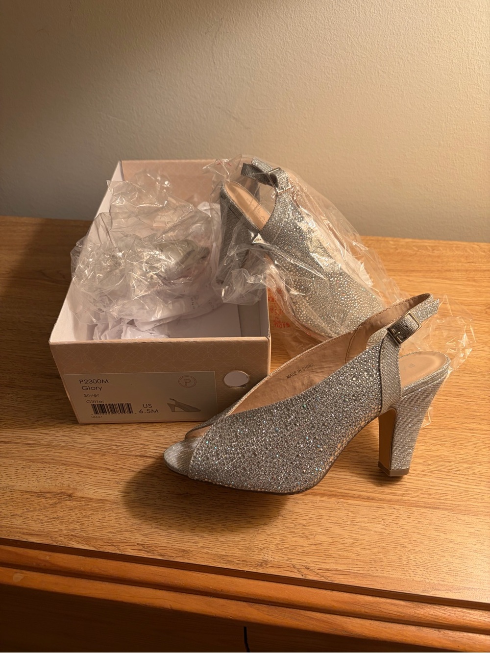 Beautiful silver dress shoe